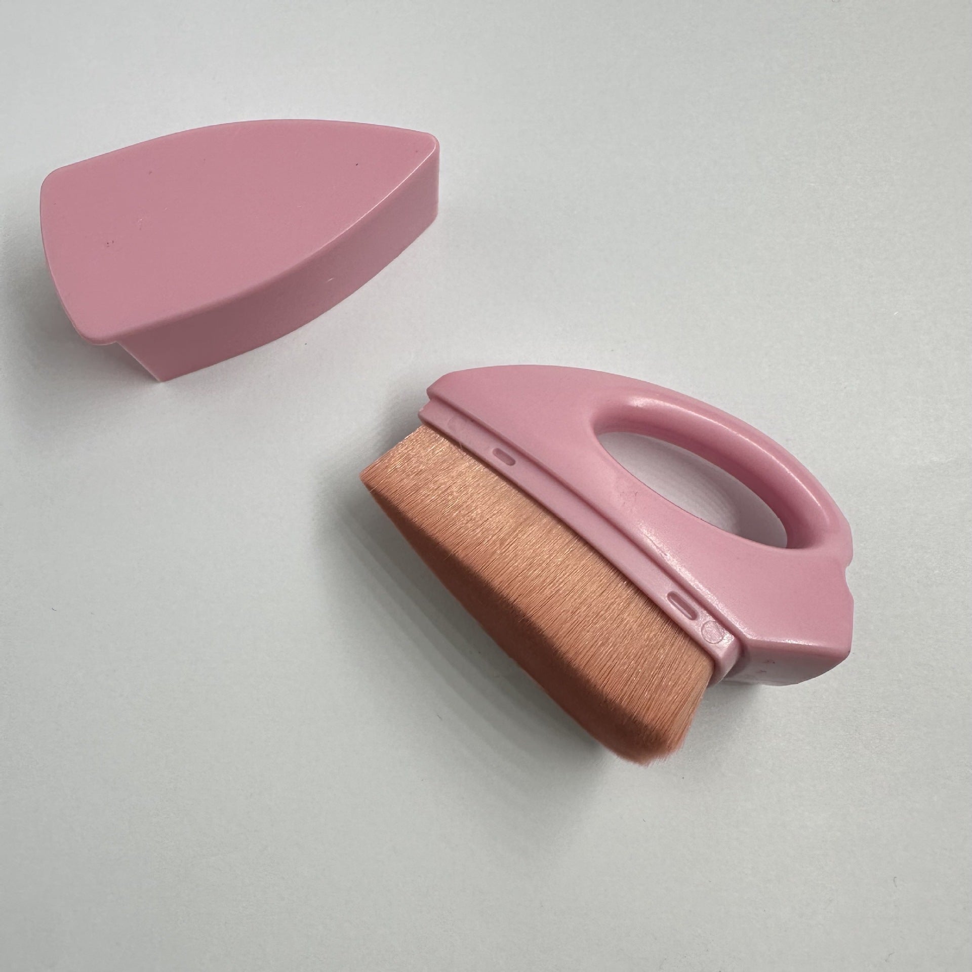 Makeup Brush Dust-Proof Bag, Portable Flat-Head Beauty Tool, Makeup Setting and Cleaning Box, Small Iron, Foundation Brush